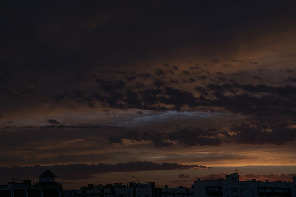 Последние всполохи вечерней зари.