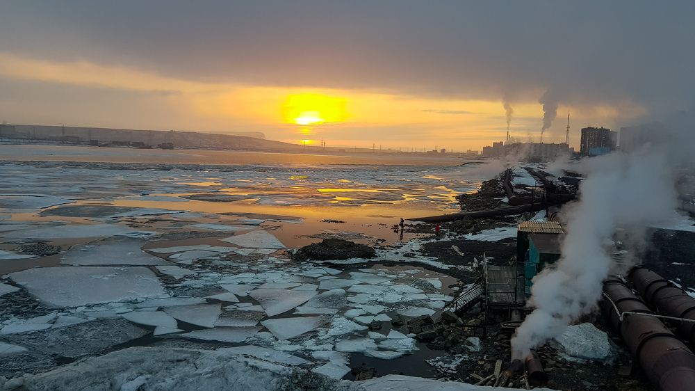 Закат над озером
