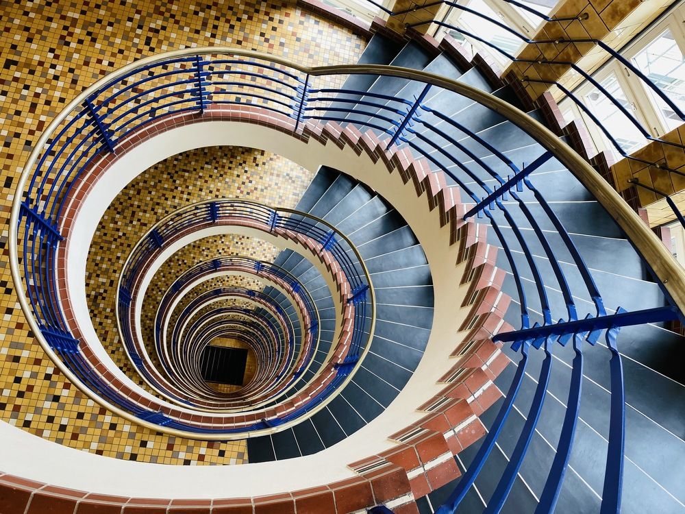 Лестница синяя мозаика