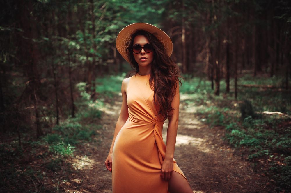 Девушка в шляпе