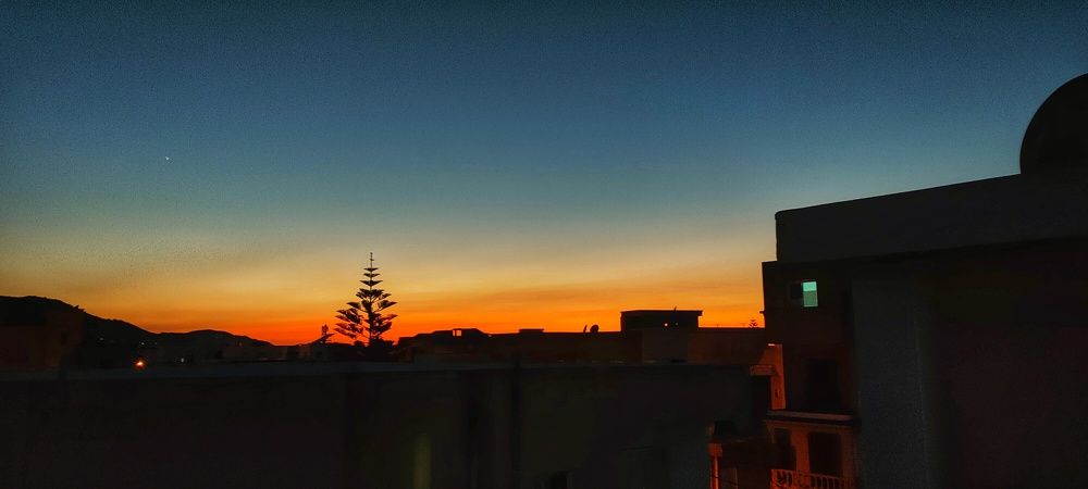 Фотография автора Yacine Meksi