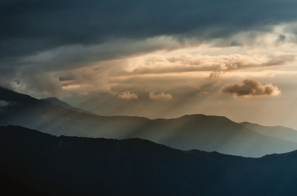 Закат в горах Северной Осетии.