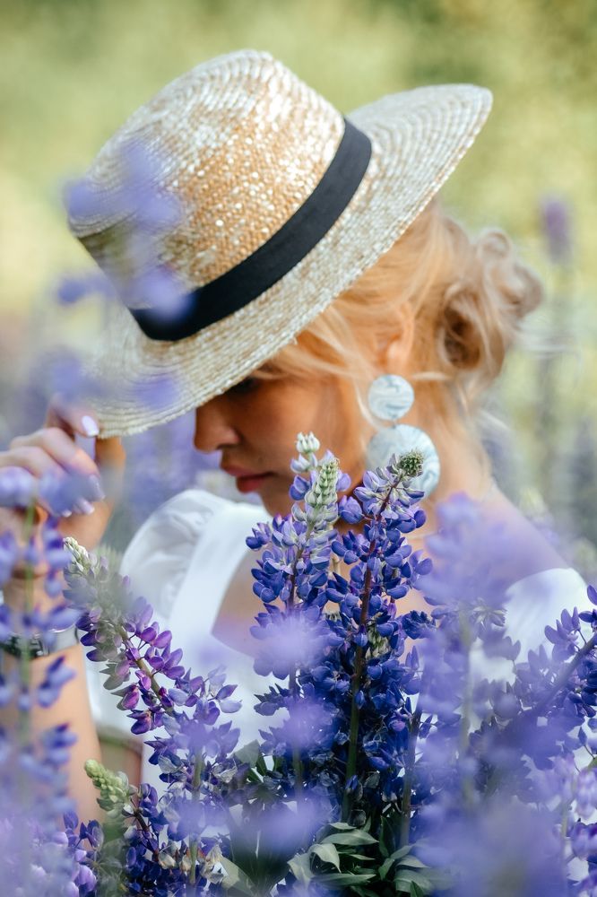 Цветущие люпины и прекрасная София