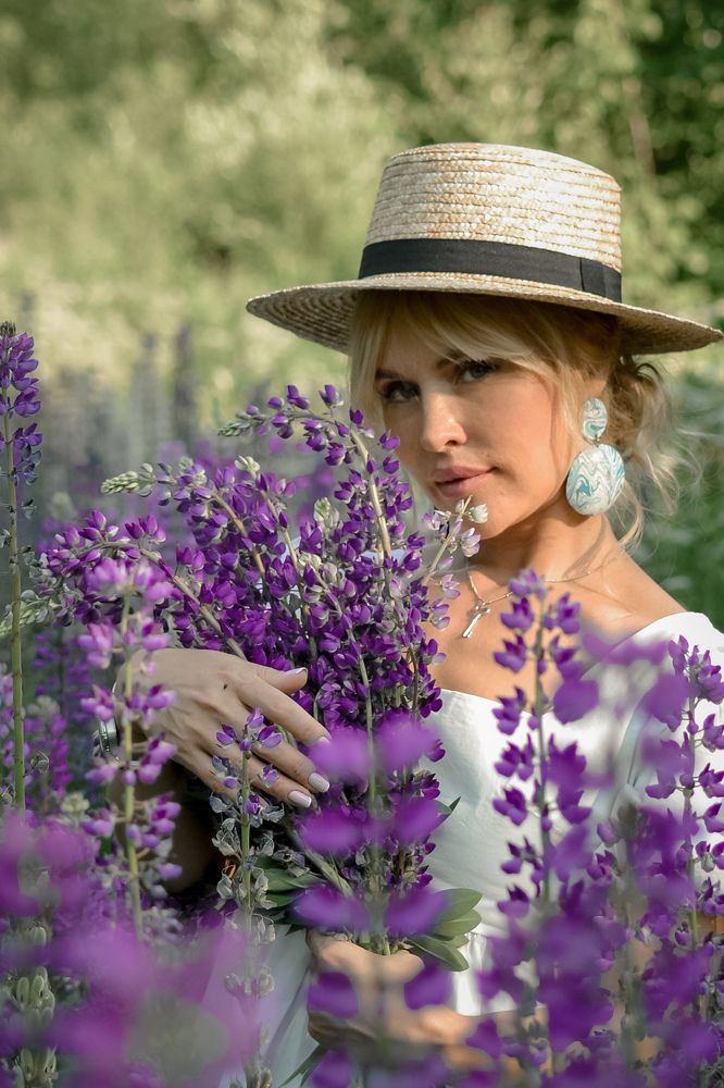 Цветущие люпины и прекрасная София