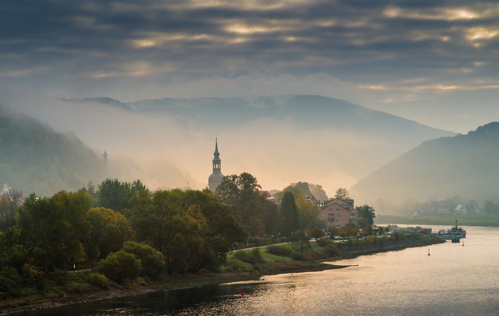 Осеннее утро на Эльбе