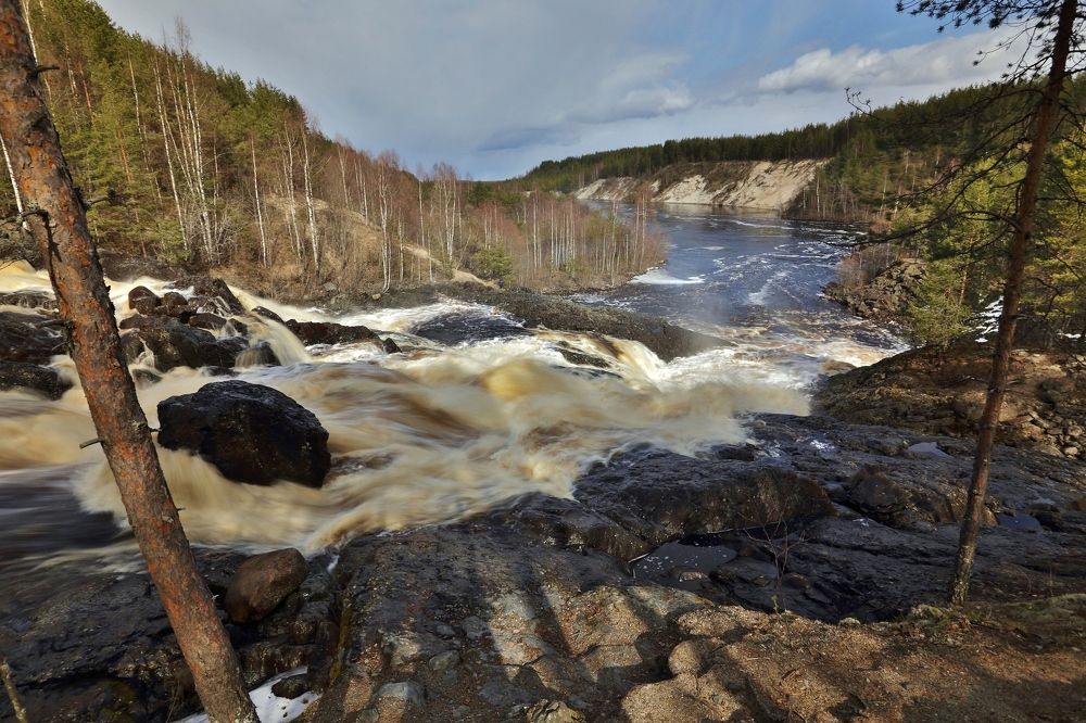 Весенний водопад.