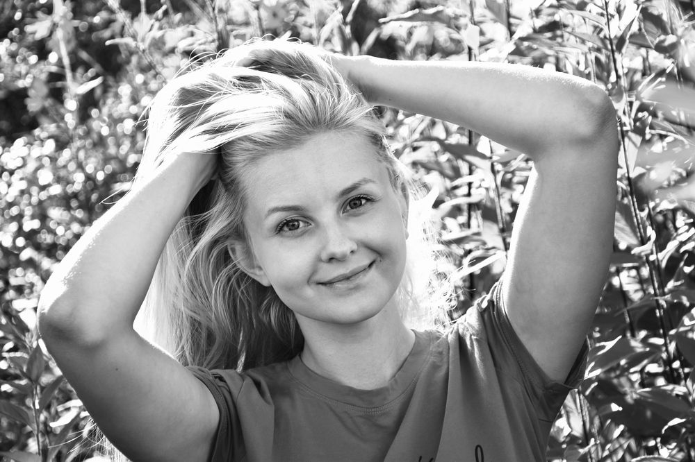 Летняя девушка.