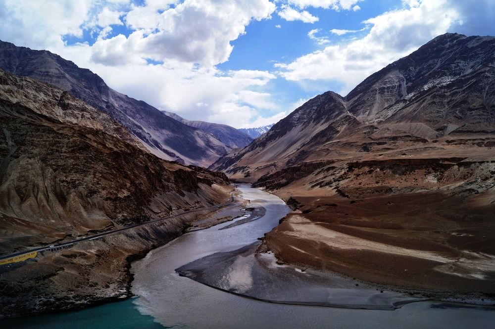 The River between the mountains