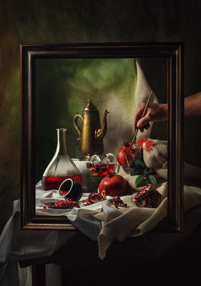 Художник, холст и фрукты.