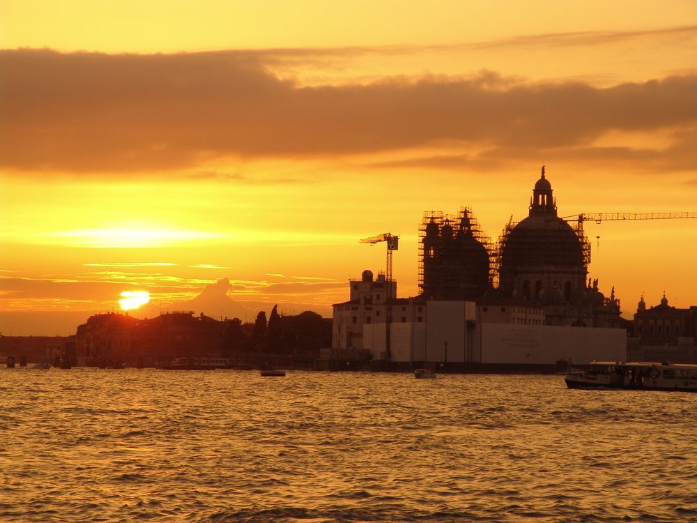 Венеция строится