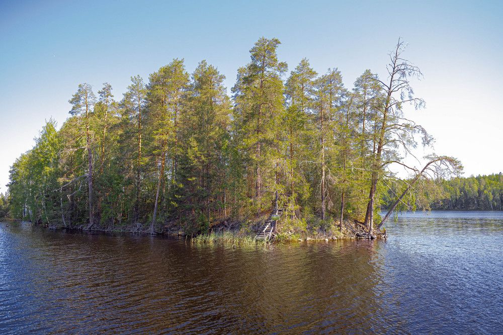 Остров с лестницей.