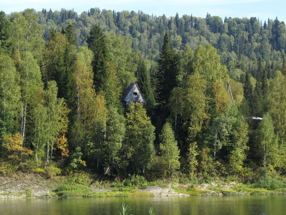 Домик у реки