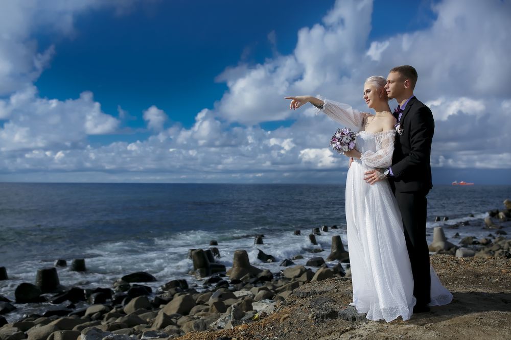 молодожены