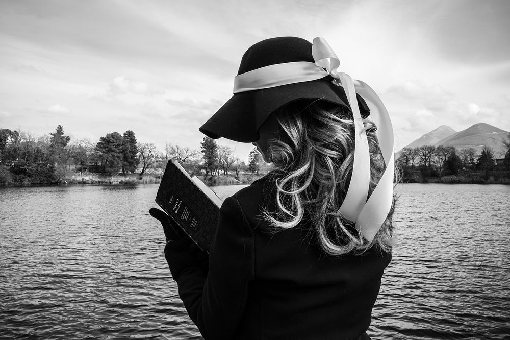 Readings suspended in time