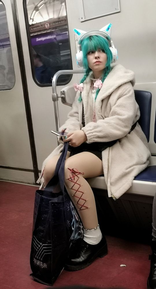 Люди в метро