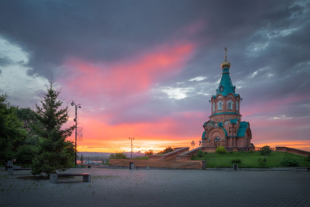 Свято-Никольский храм-памятник жертвам политических репрессий на закате