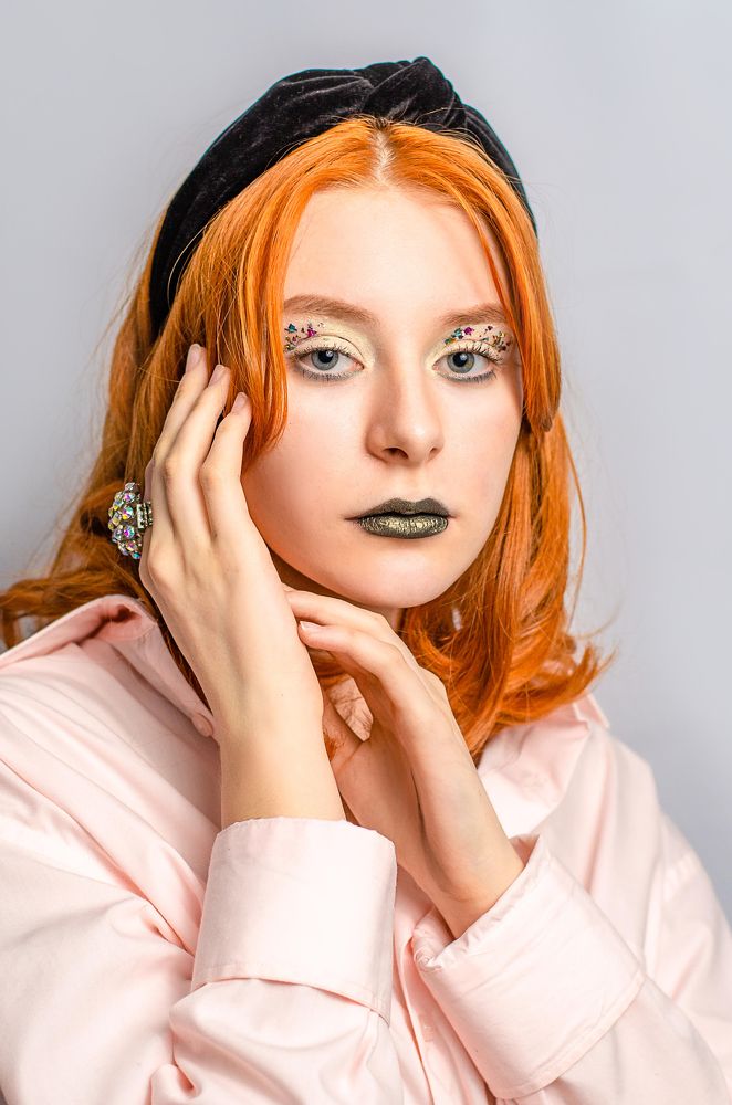 Креативный макияж в женском портрете