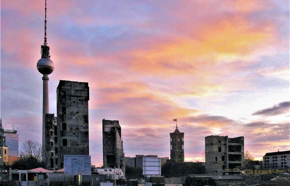 Закат эры ГДР. Руины Дворца Республики в Берлине