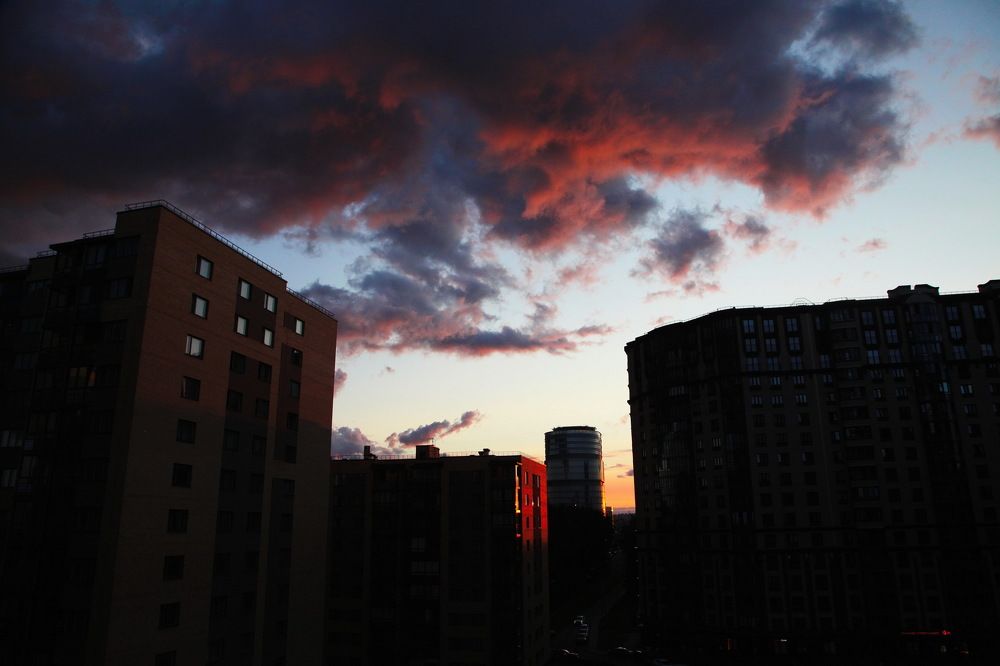 Змей Горыныч над Удельной...СПб...!)