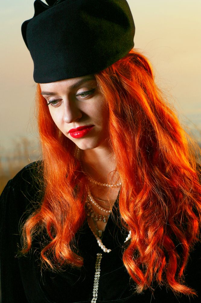 Портрет девушки в ретро стиле. Portrait of a girl in retro style.