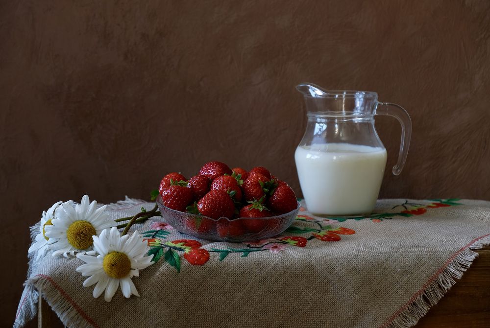 Клубника с молоком