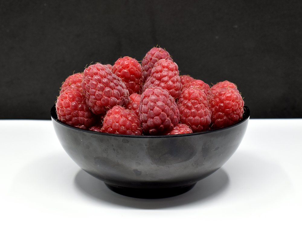 Малина в черно-белом...