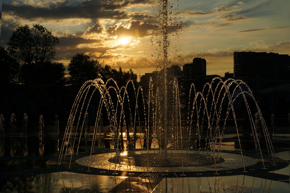 Игра света и воды.