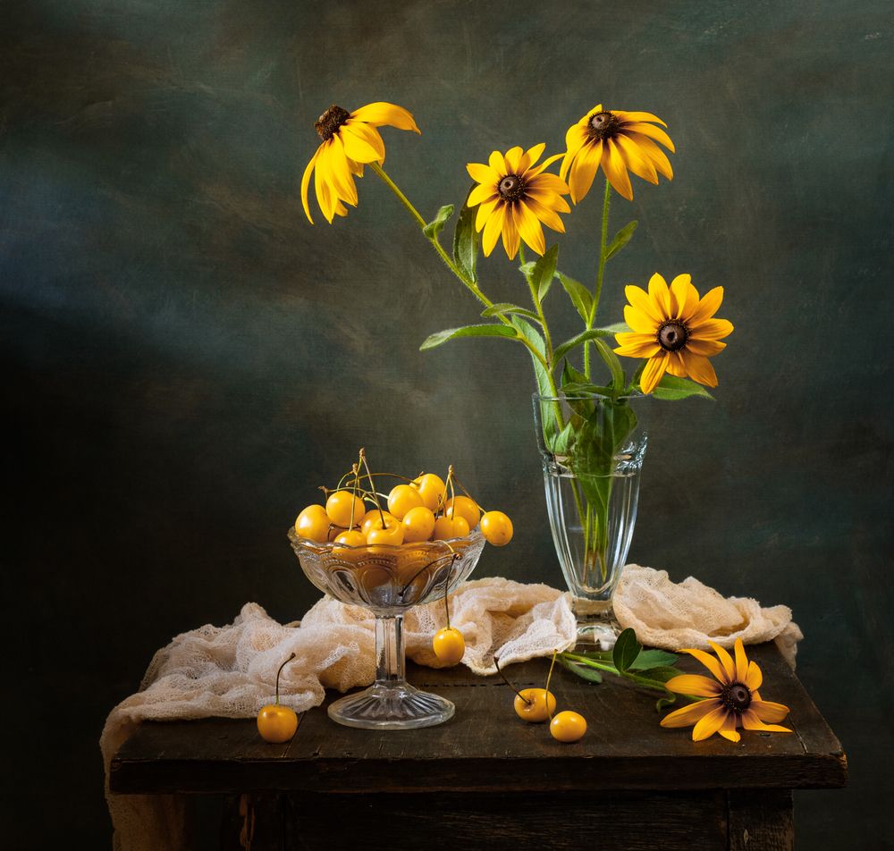 С желтой черешней