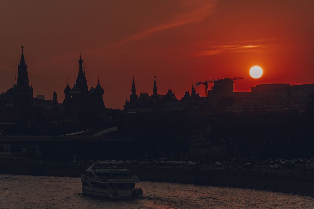 Москва.Закат над Кремлем.