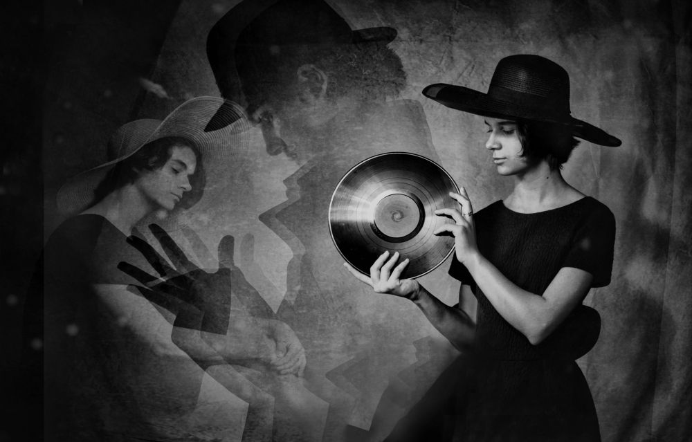 Музыка звучит