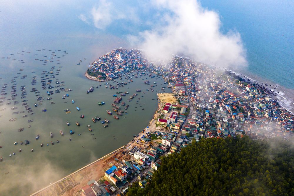 Photograph by Hồ Xuân Thành