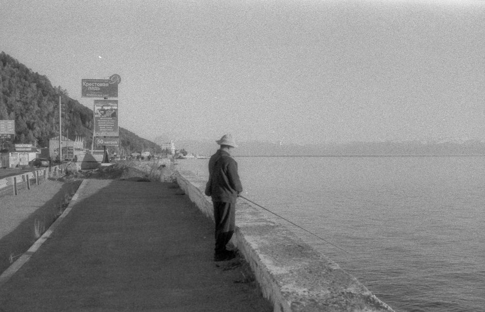 Рыбак на озере Байкал