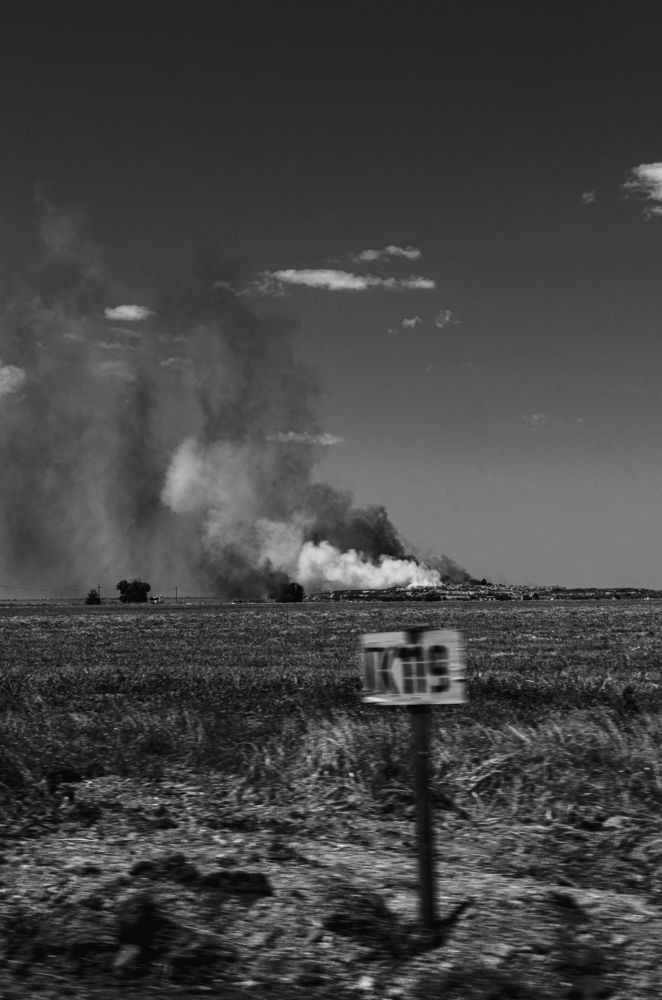 Возле города Евпатория, горит свалка с мусором