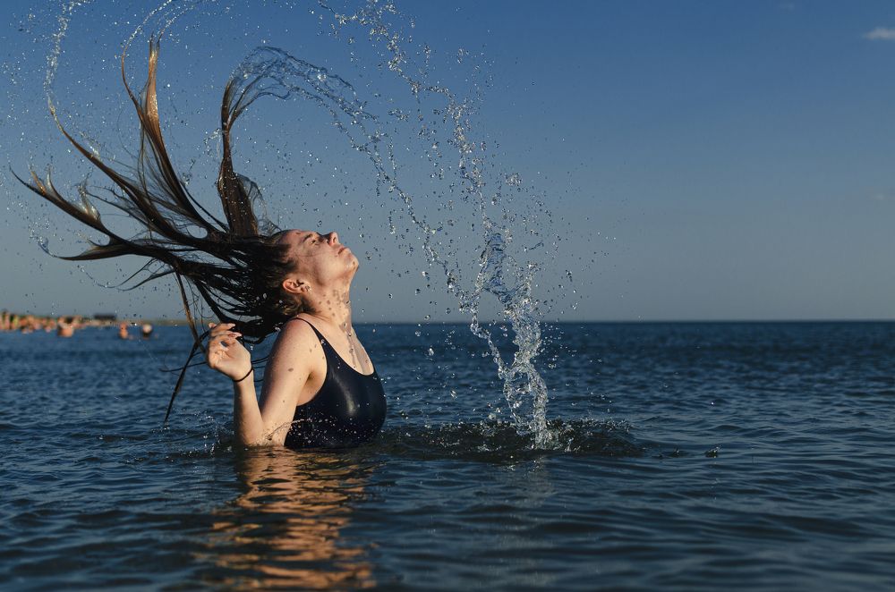 Девушка и море