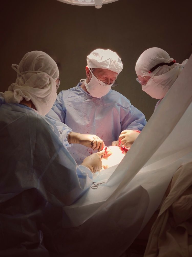 Работа в операционной.