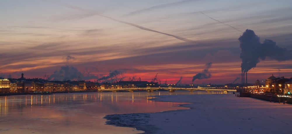 Морозный вечер на Неве.