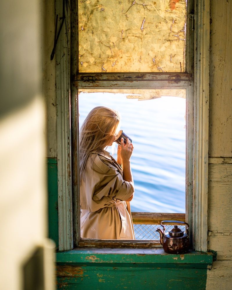 Девушка в окне