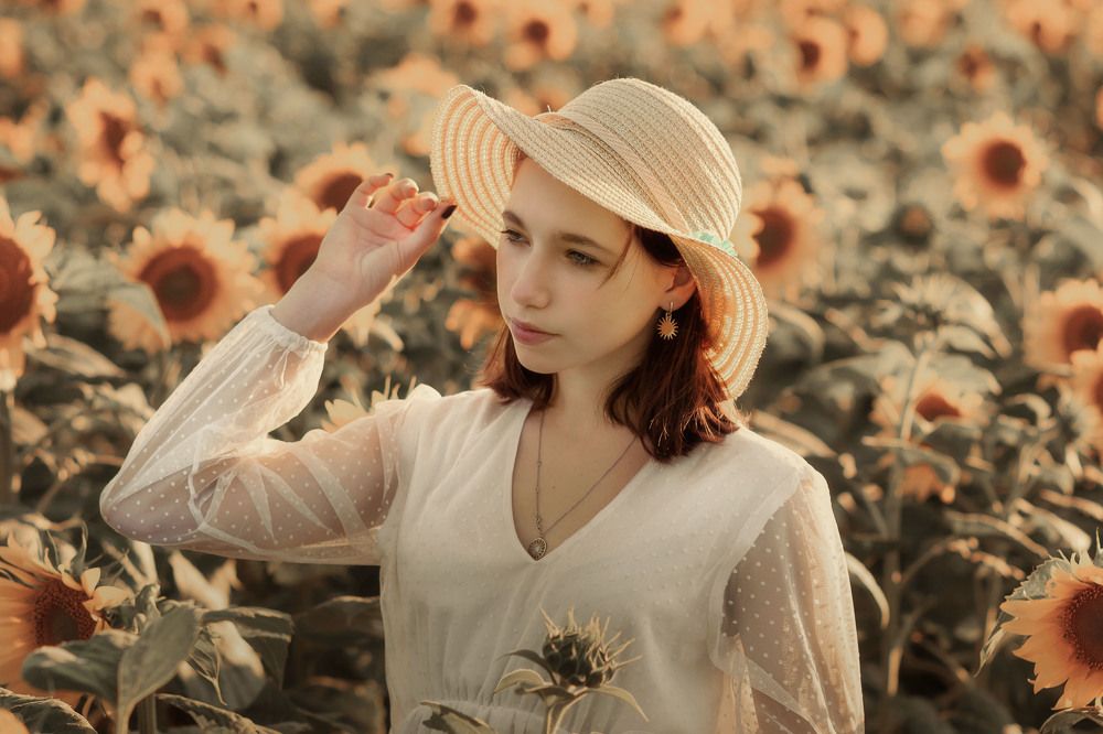 В подсолнечном поле