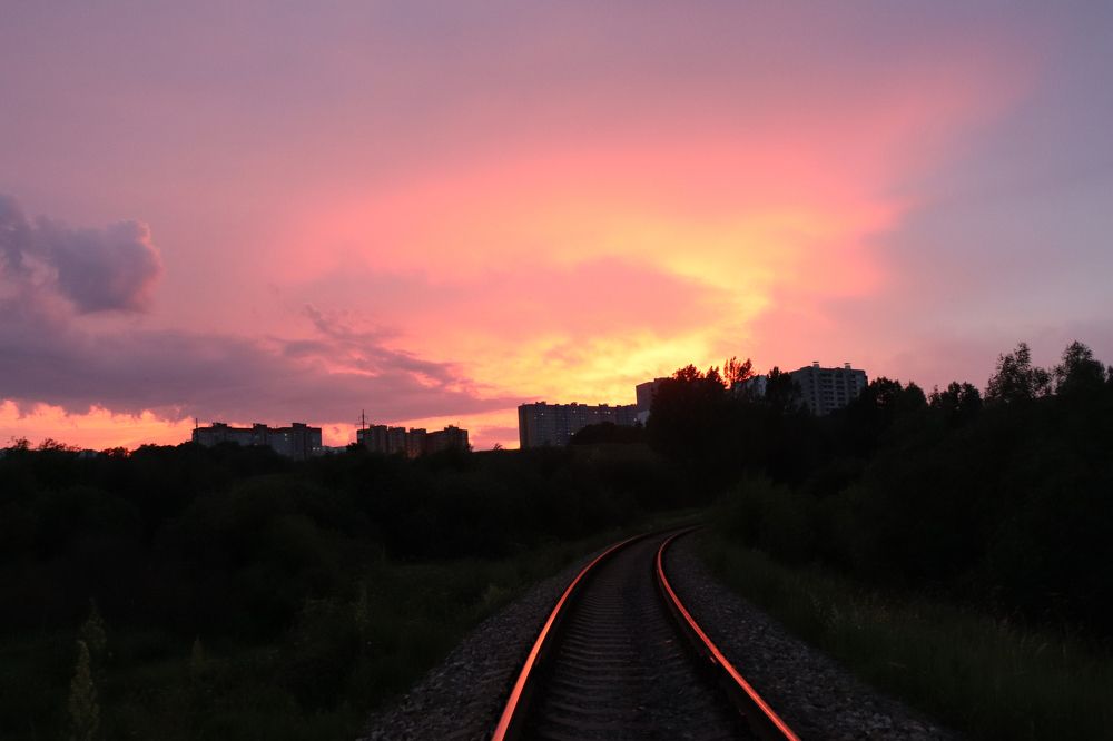 Закат на окраине города