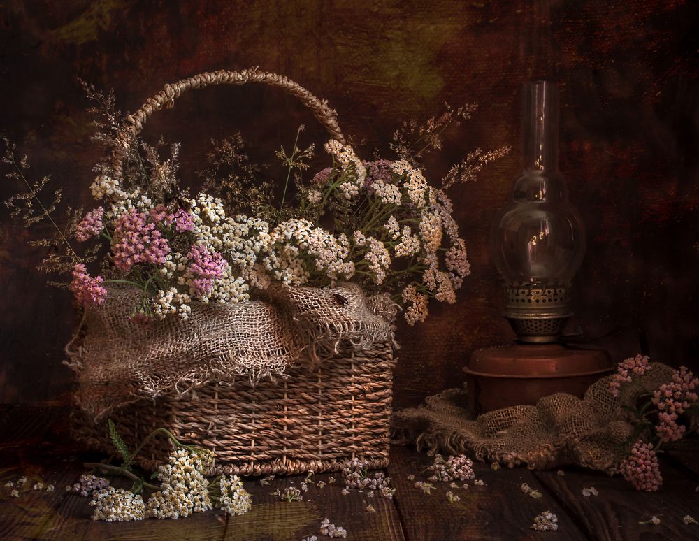 Натюрморт с керосиновой лампой.