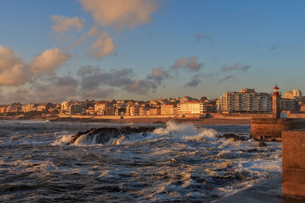 В лучах заходящего солнца