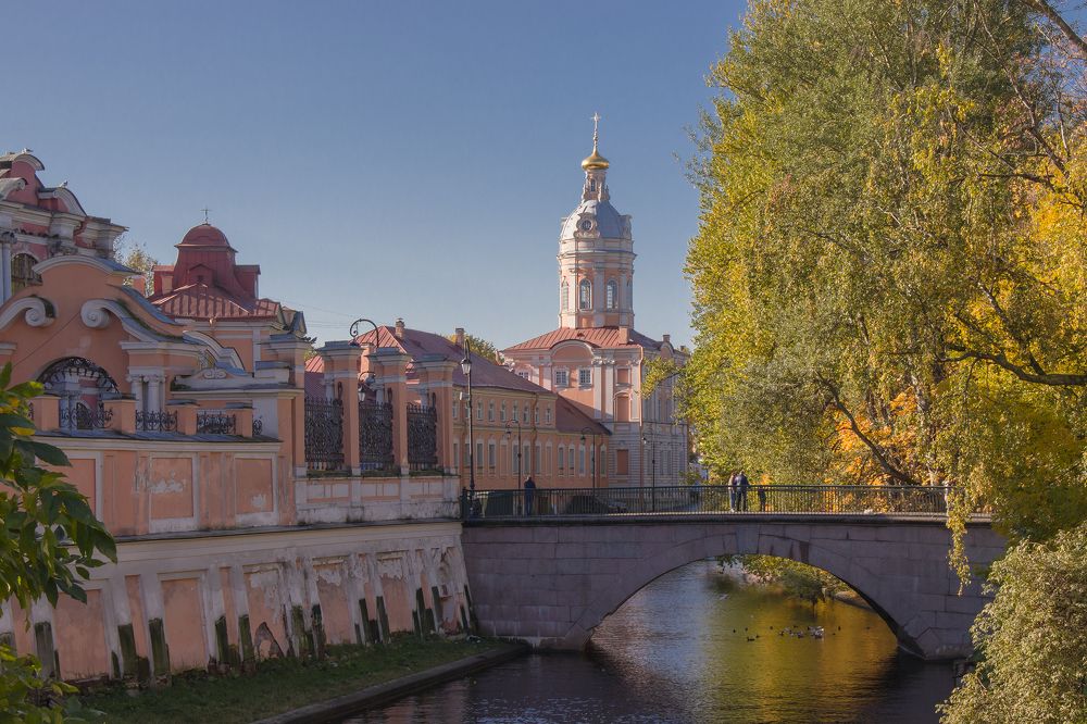 Отражение осени в воде