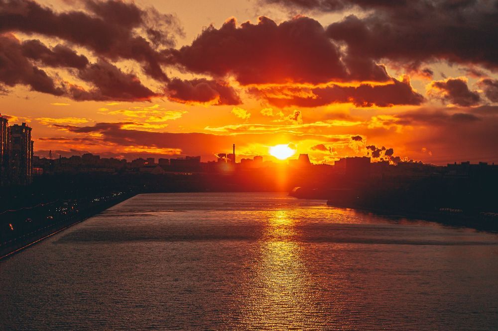 Sunset above the Moscow river