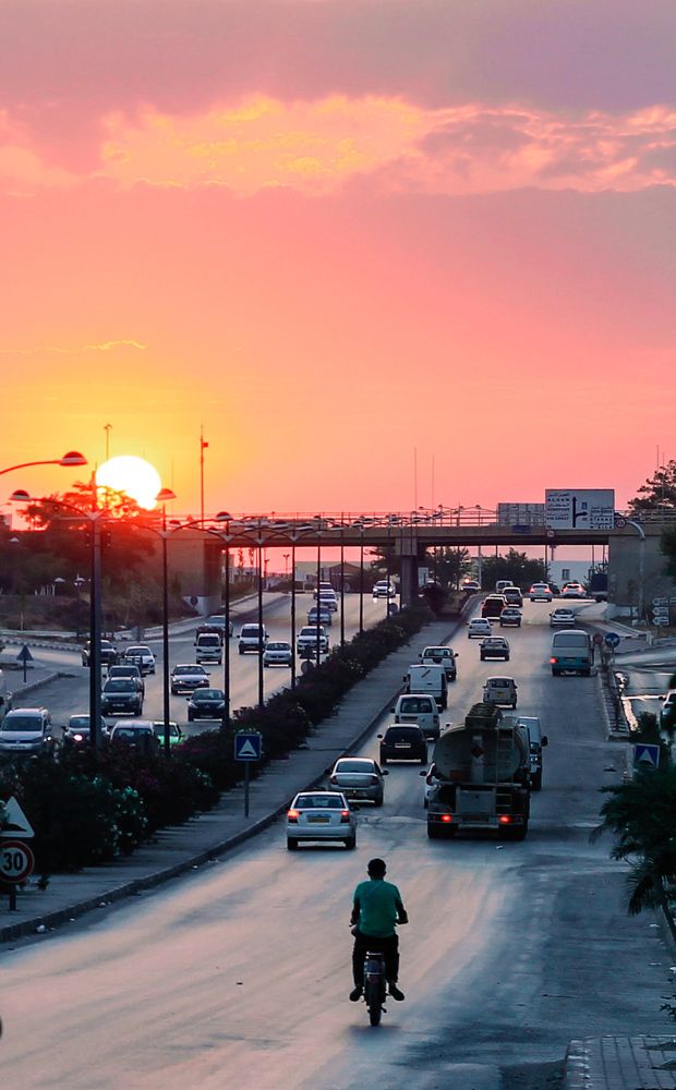 sunset imposes itself