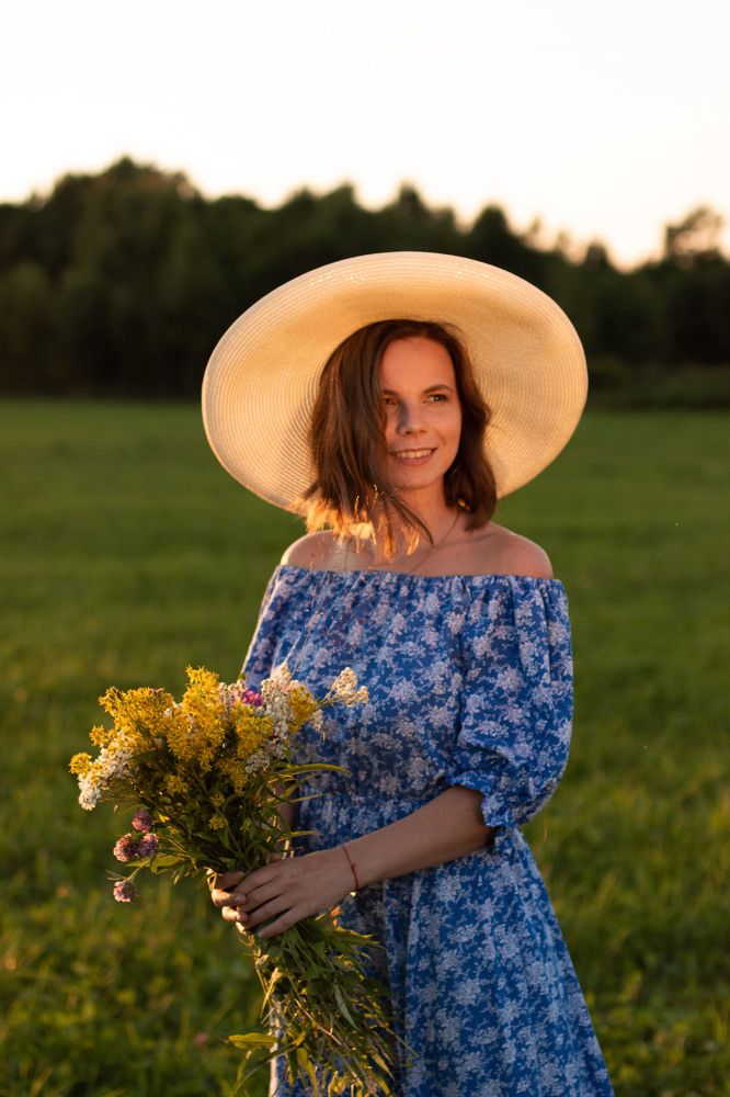 Девушка в шляпе