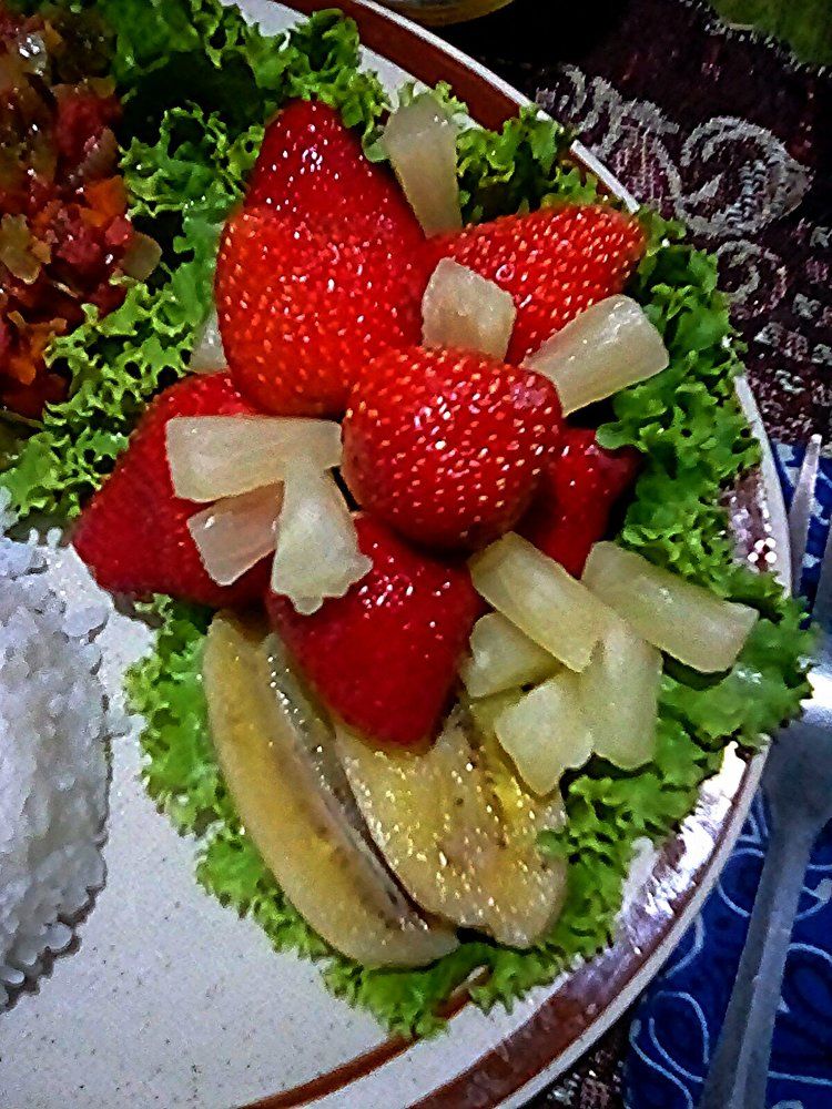 STRAWBERRIES PINEAPPLE BANANA COCKTAIL