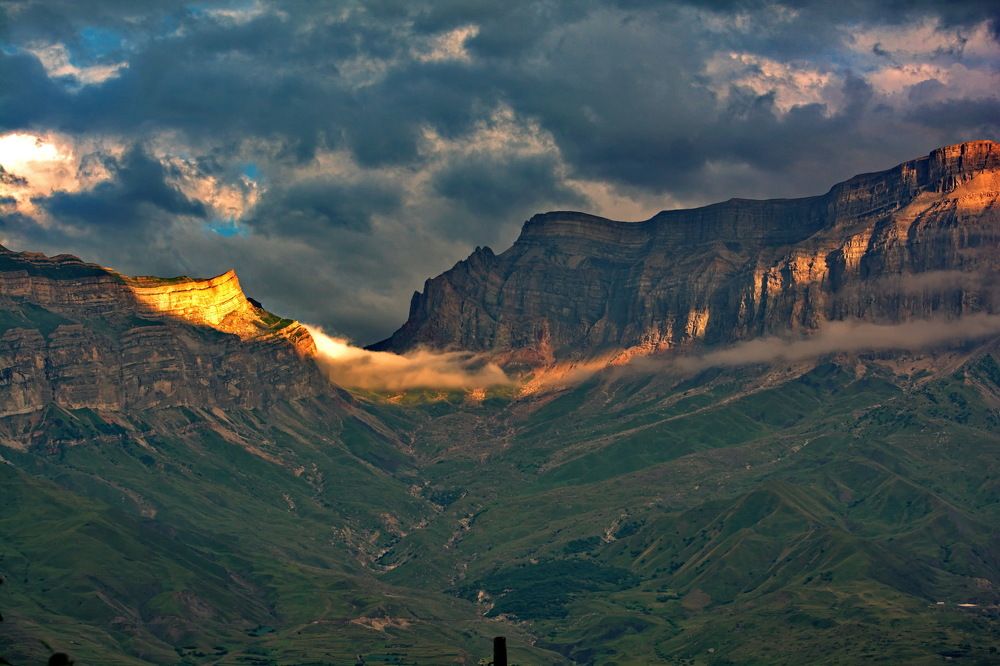 Ерыдаг — вершина Водораздельного хребта Большого Кавказа в Дагестане
