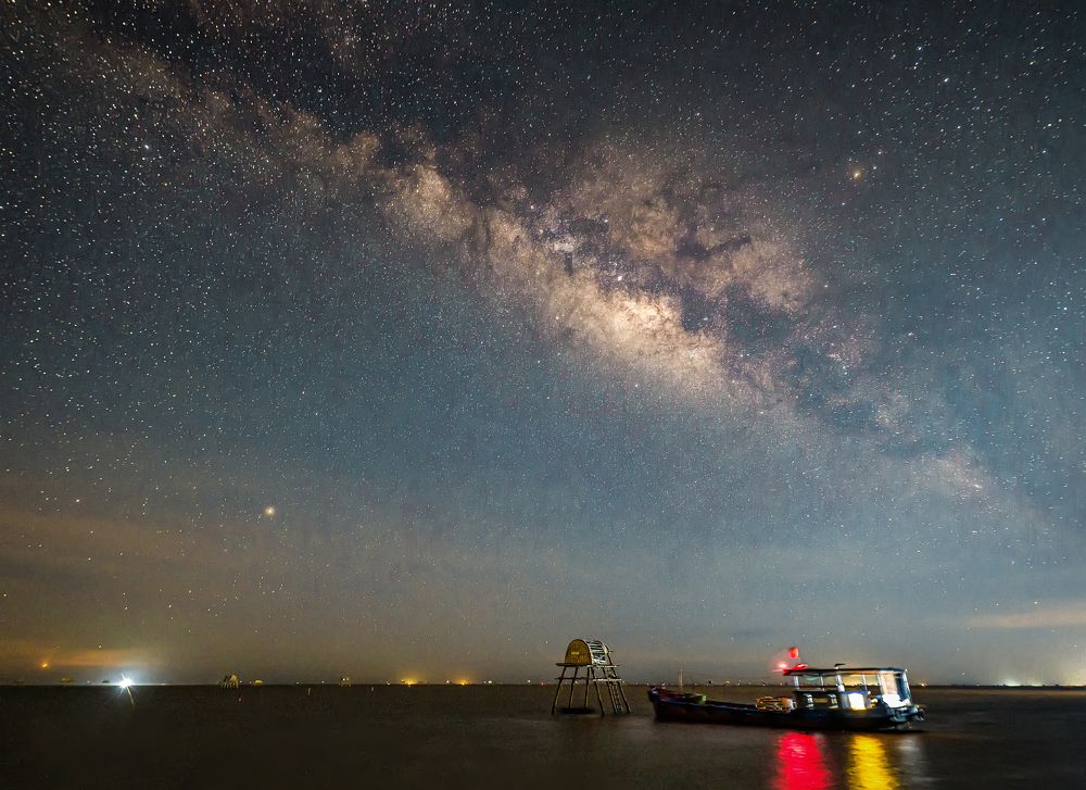 Photograph by Anh Tuấn Trần