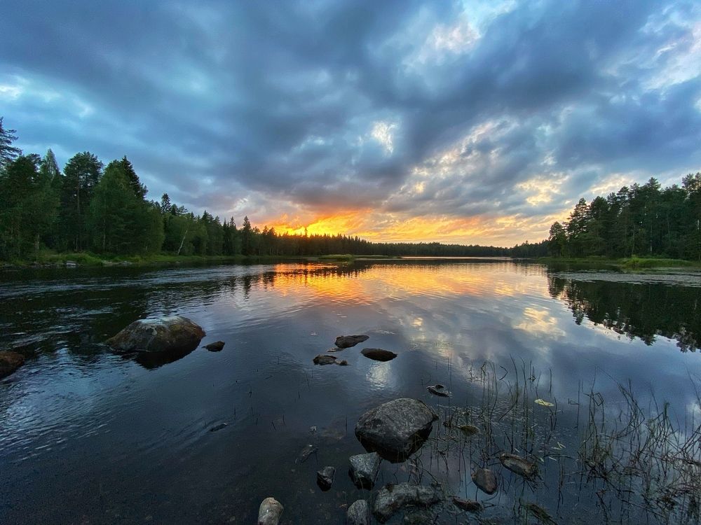 Закат на озере