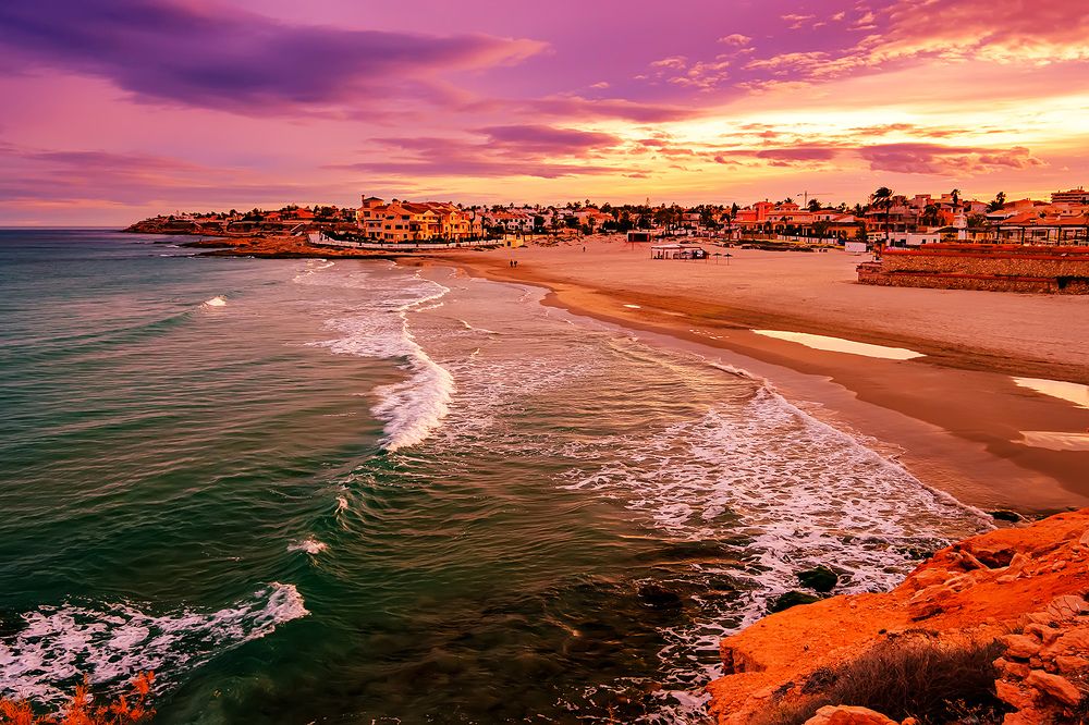 Закат на побережье Коста Бланка в Испании, Ла Зения, Ориуэла Коста